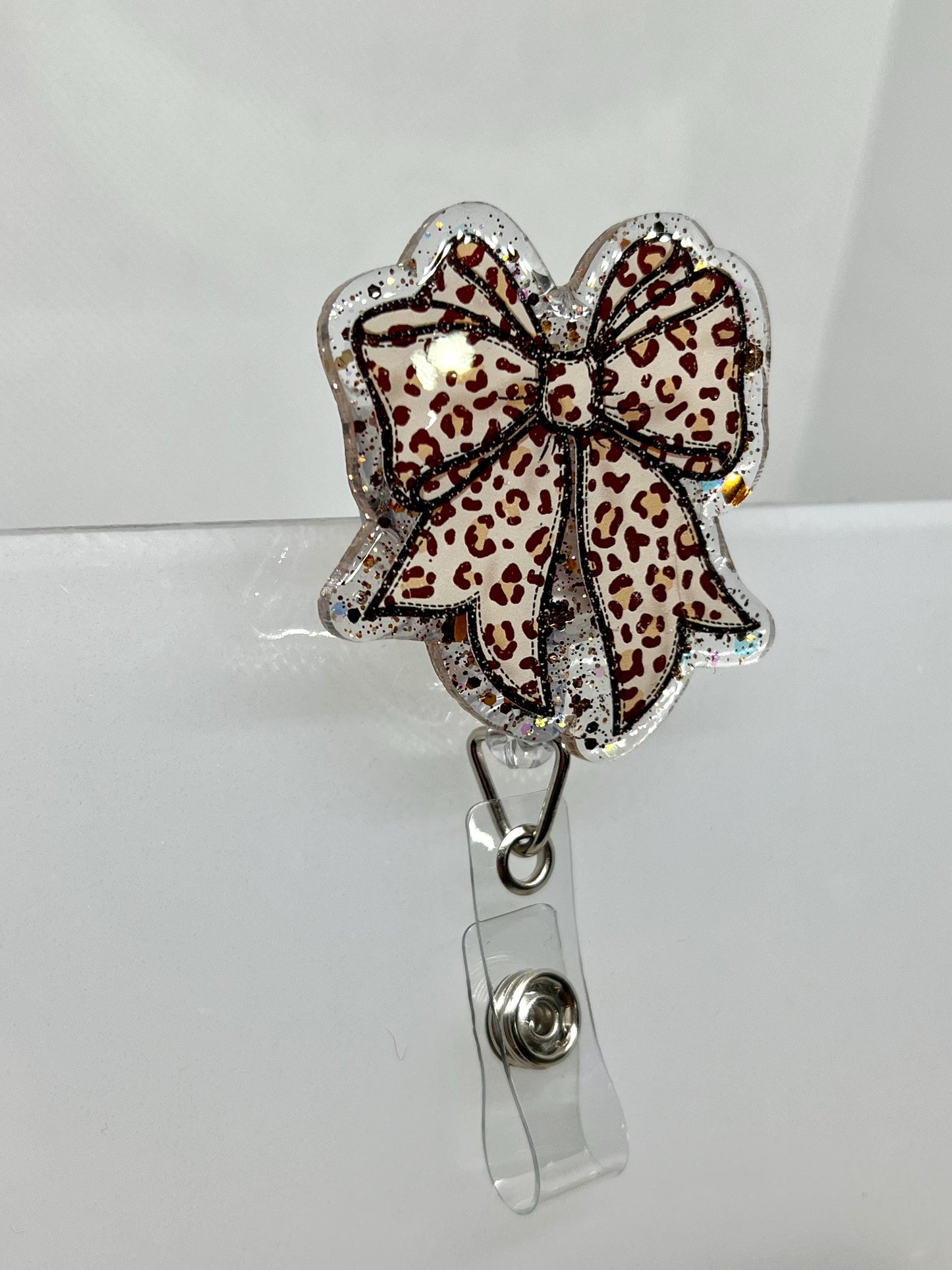 Leopard Print Bow Retractable Badge Reel – Stylish Acrylic ID Holder with Glitter Accents for Nurses, Teachers, and Office Accessories