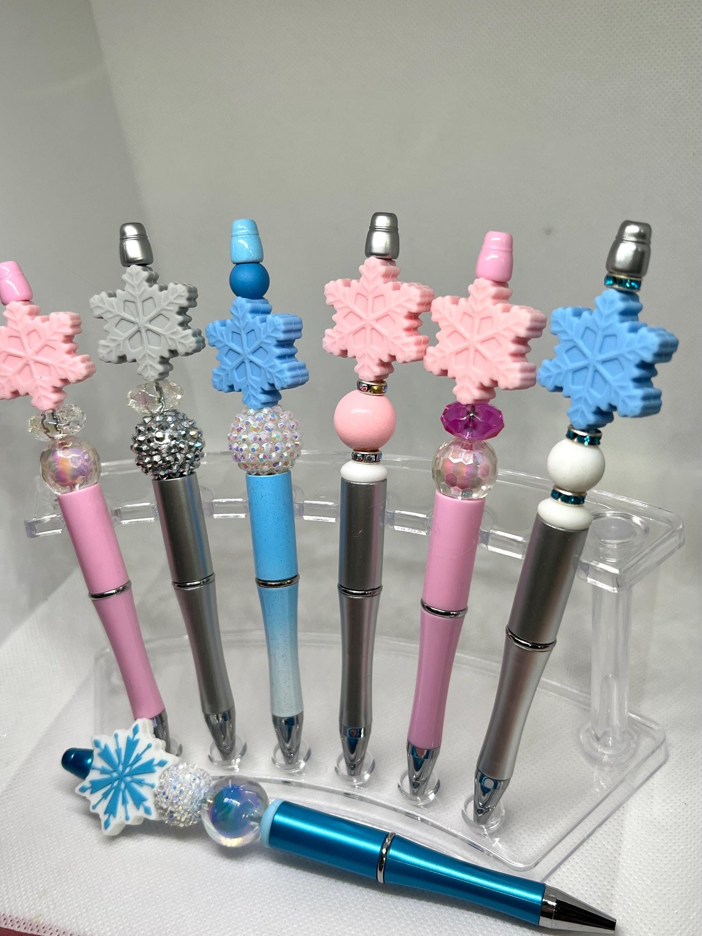 Beaded Pen Winter Snowflake Ink Pen, Snowflake Pen, Nurse Gifts, Teacher Gifts, Graduation Gifts, Gifts for Her, Retractable Pen