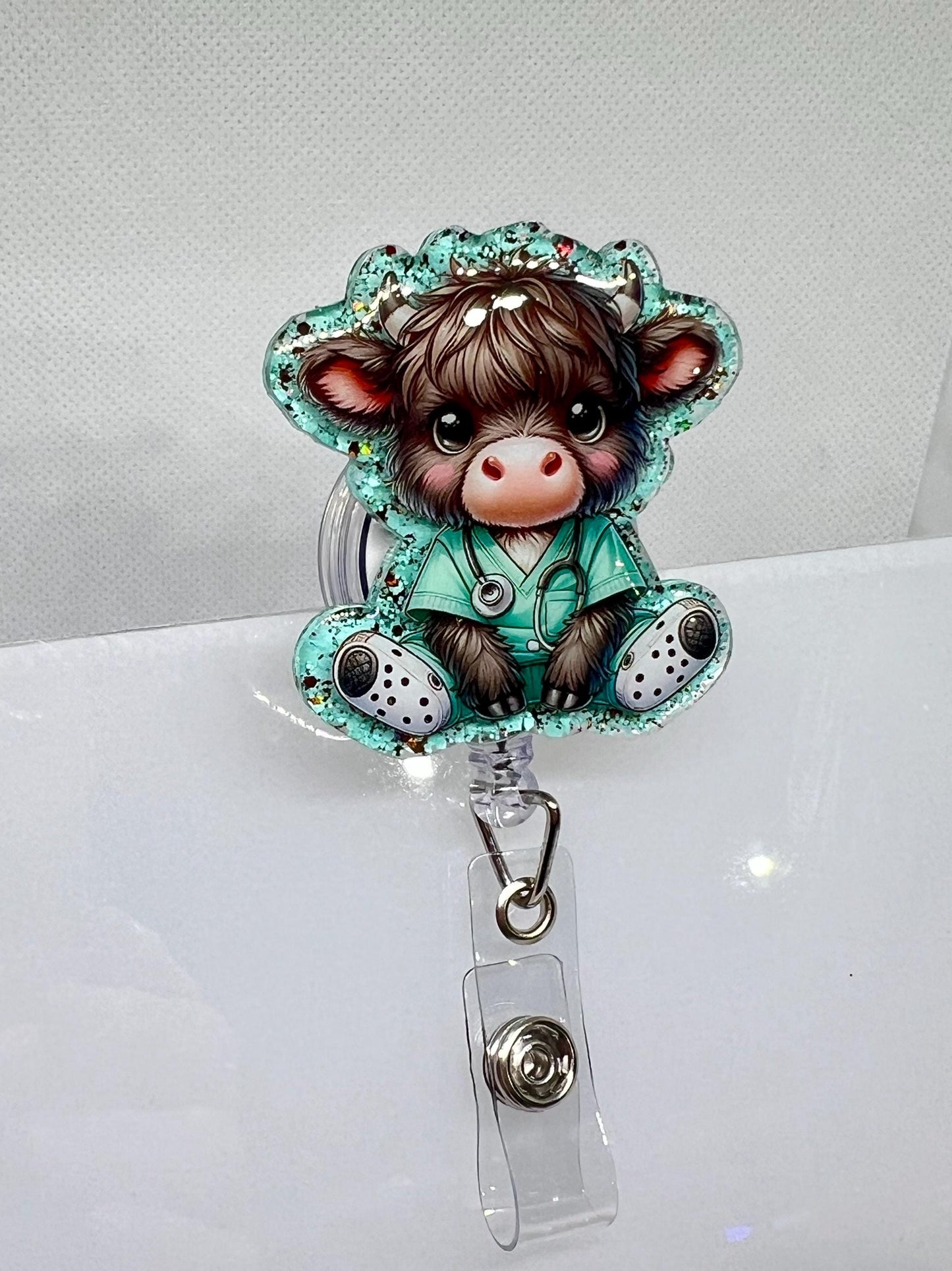 Highland Cow Nurse Badge Reel – Glittery  Design with Medical Scrubs, Retractable ID Holder for Healthcare Professionals