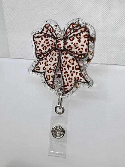 Leopard Print Bow Retractable Badge Reel – Stylish Acrylic ID Holder with Glitter Accents for Nurses, Teachers, and Office Accessories