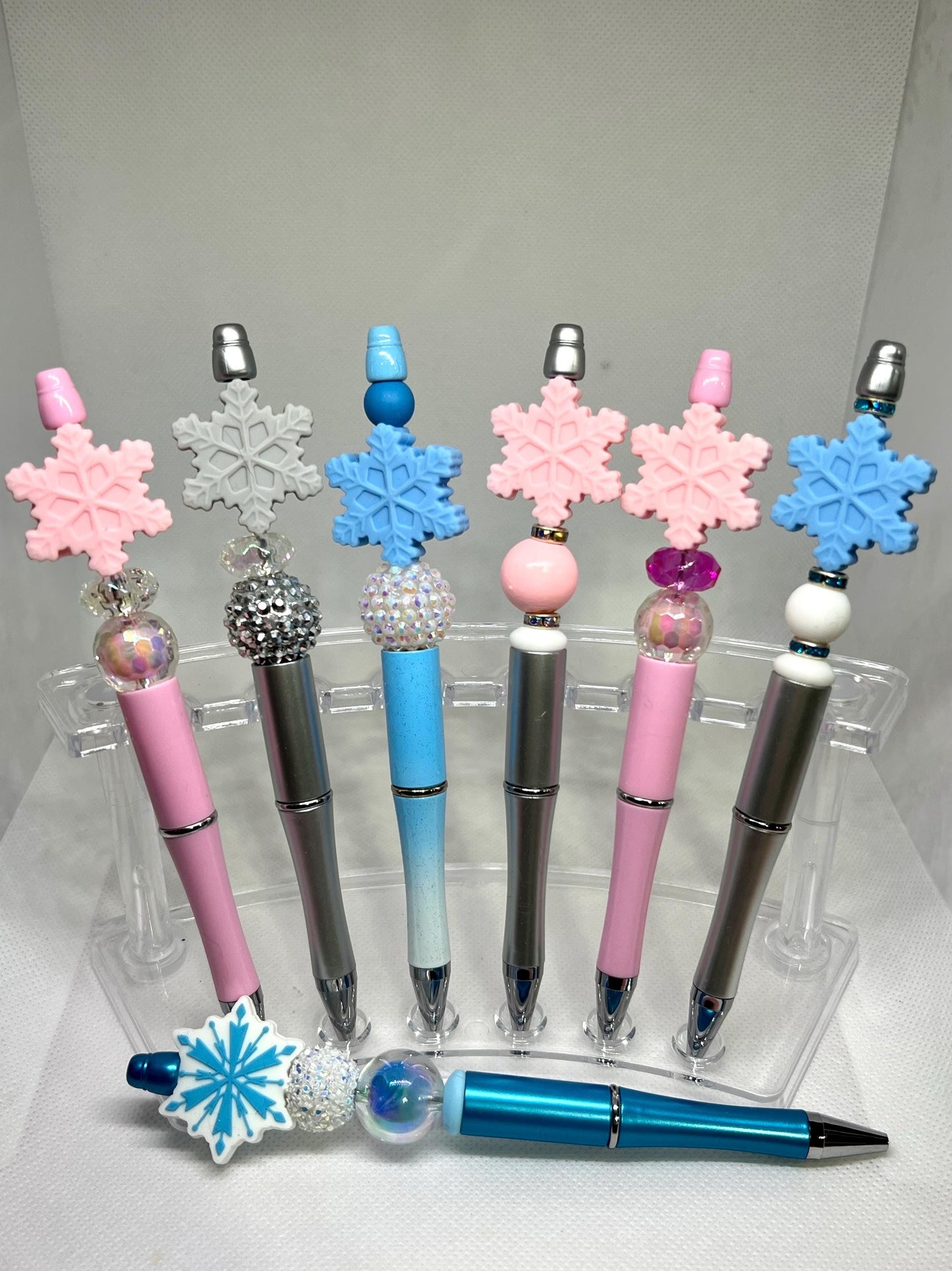 Beaded Pen Winter Snowflake Ink Pen, Snowflake Pen, Nurse Gifts, Teacher Gifts, Graduation Gifts, Gifts for Her, Retractable Pen